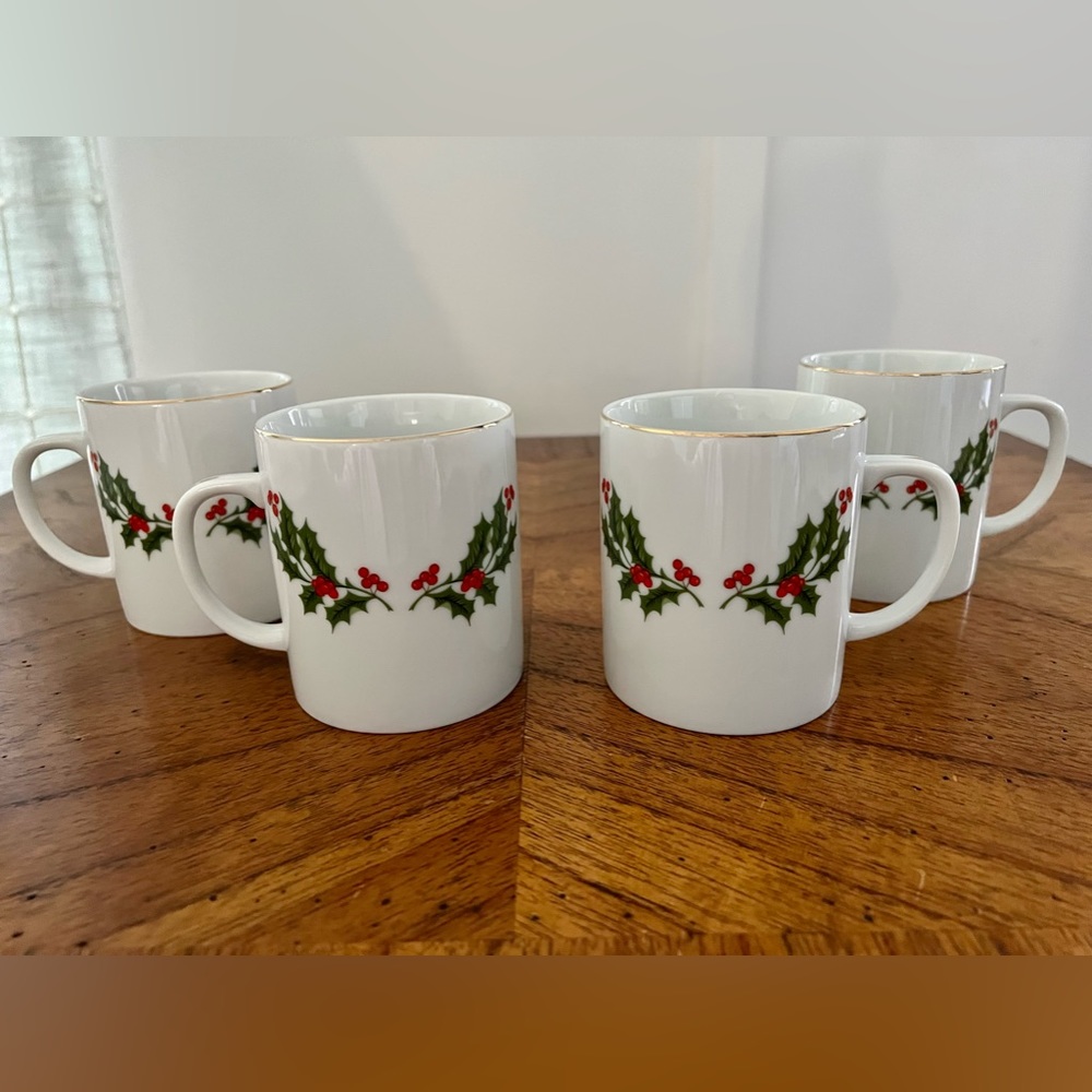 Set of 4 Vintage ‘Christmas Holly’ Fine Porcelain Mugs